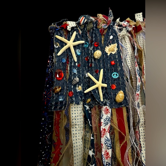 Handcrafted, vintage looking USA ribbon flag. Shells for the 4th of July! - Picture 5 of 11